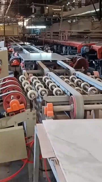 瓷磚的生產(chǎn)工廠,高科技帶來的財富,果然不一般